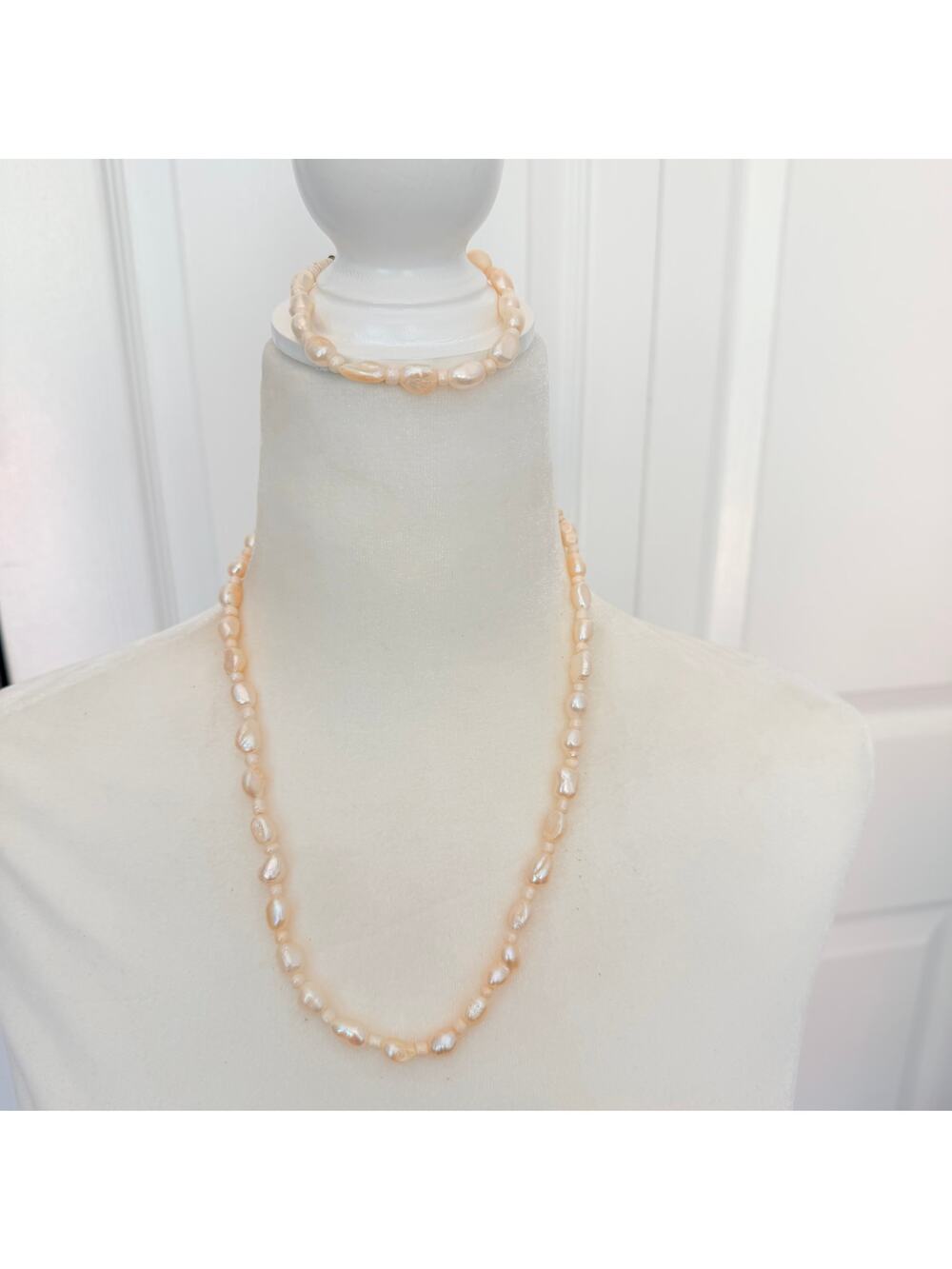 Baroque freshwater pearl necklace and bracelet set